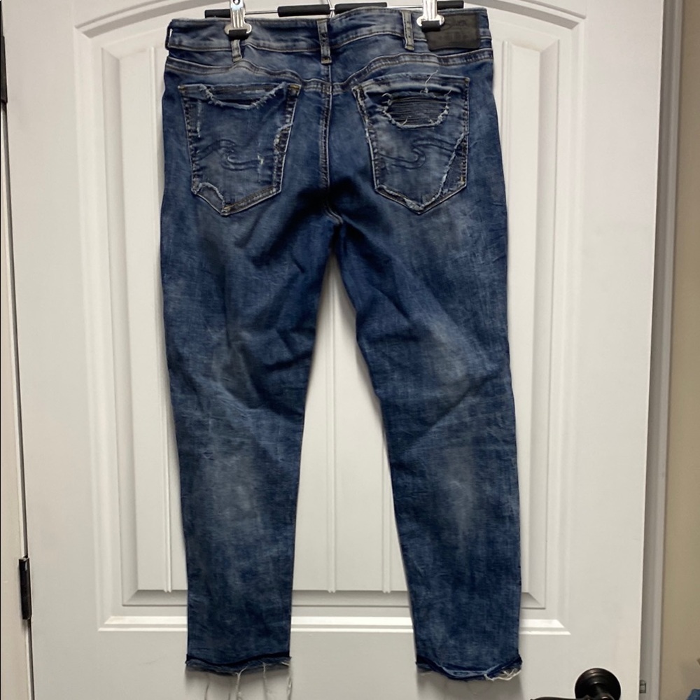 Silver Jeans Kenni Fit  Blue Ankle Cropped Jeans with Distressed Details - Picture 3 of 3
